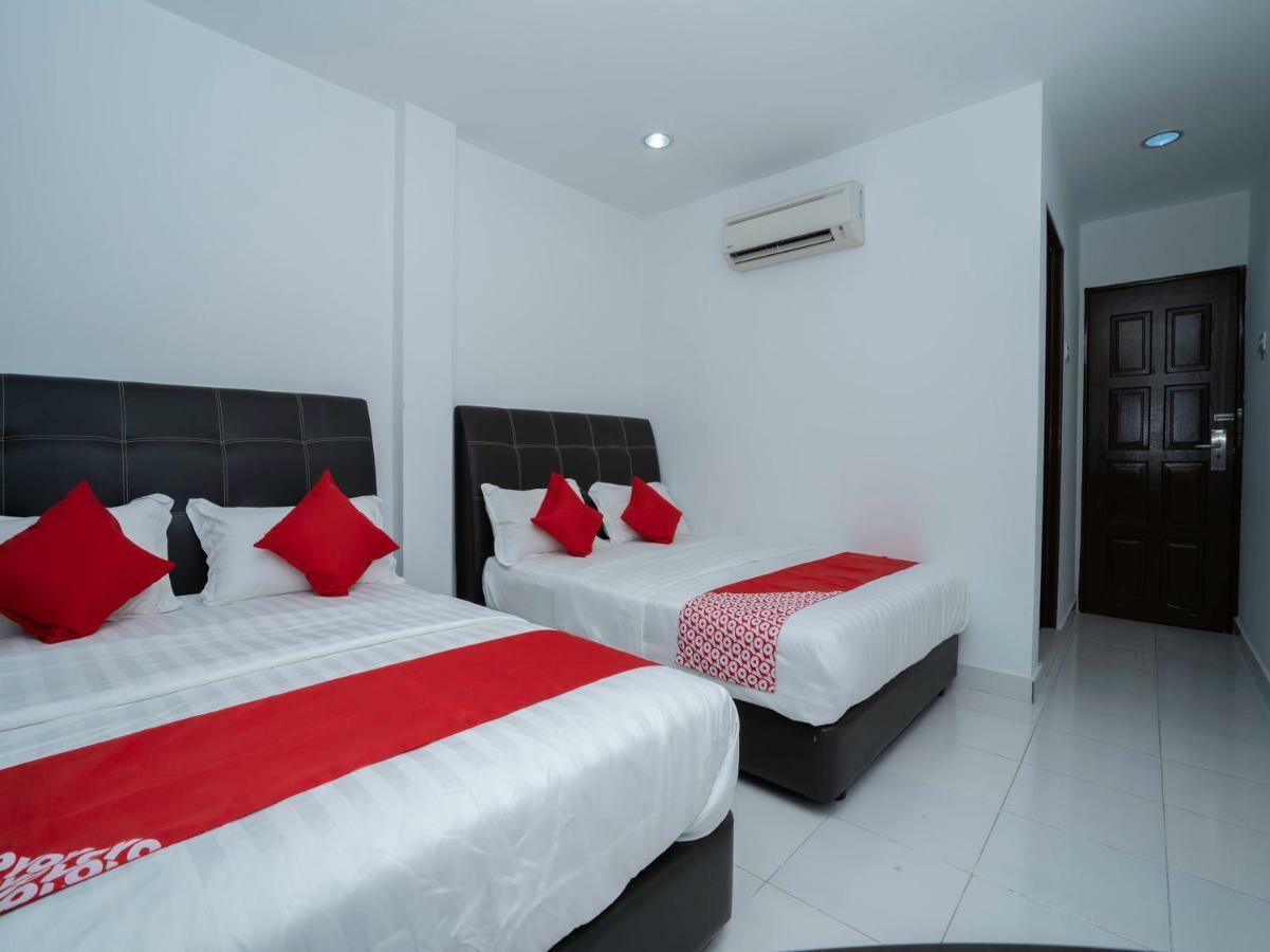 Oyo 988 Malawati Ria Hotel Kuala Selangor Exterior foto