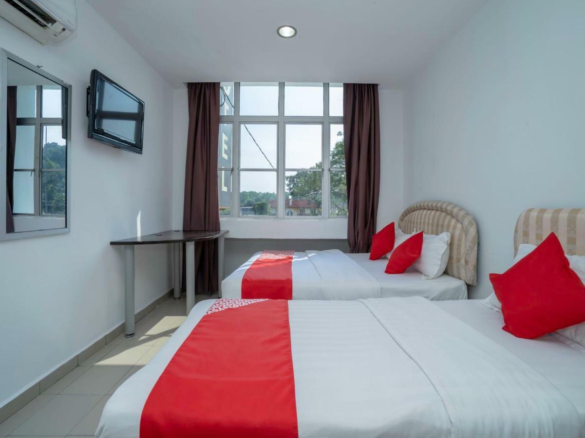 Oyo 988 Malawati Ria Hotel Kuala Selangor Exterior foto