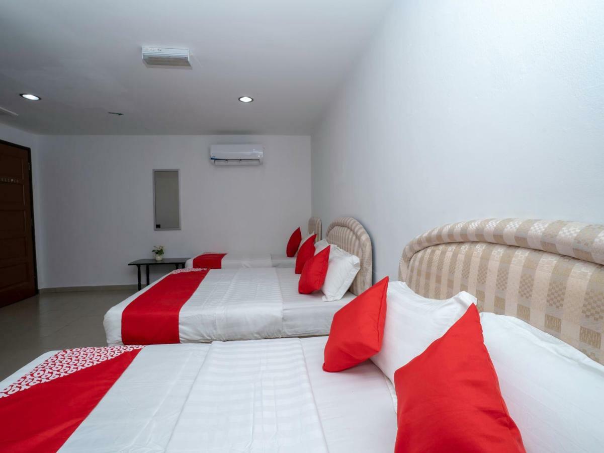 Oyo 988 Malawati Ria Hotel Kuala Selangor Exterior foto